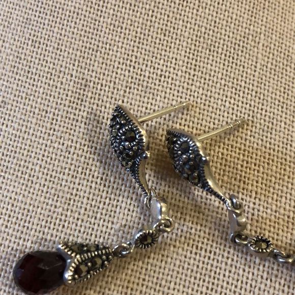 Vintage Faceted Red Garnet & Sterling Silver Marcasite Long Drop Dangle Earrings - Picture 12 of 14